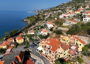 Two-room apartment Via Bonfante, Cipressa - photo 1