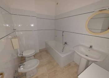Bagno - Four-room apartment via Vittorio Veneto, Chiavari - photo 16