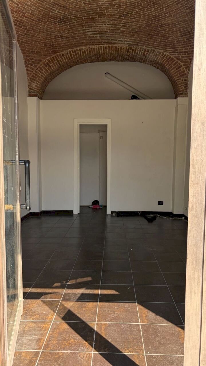WhatsApp Image 2026-08-14 at 11.29.01 (3) - Commercial Premises Piazza Sisto IV, Savona - photo 3