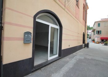Shop Piazza Madonna della Guardia, Borghetto Santo Spirito - photo 2