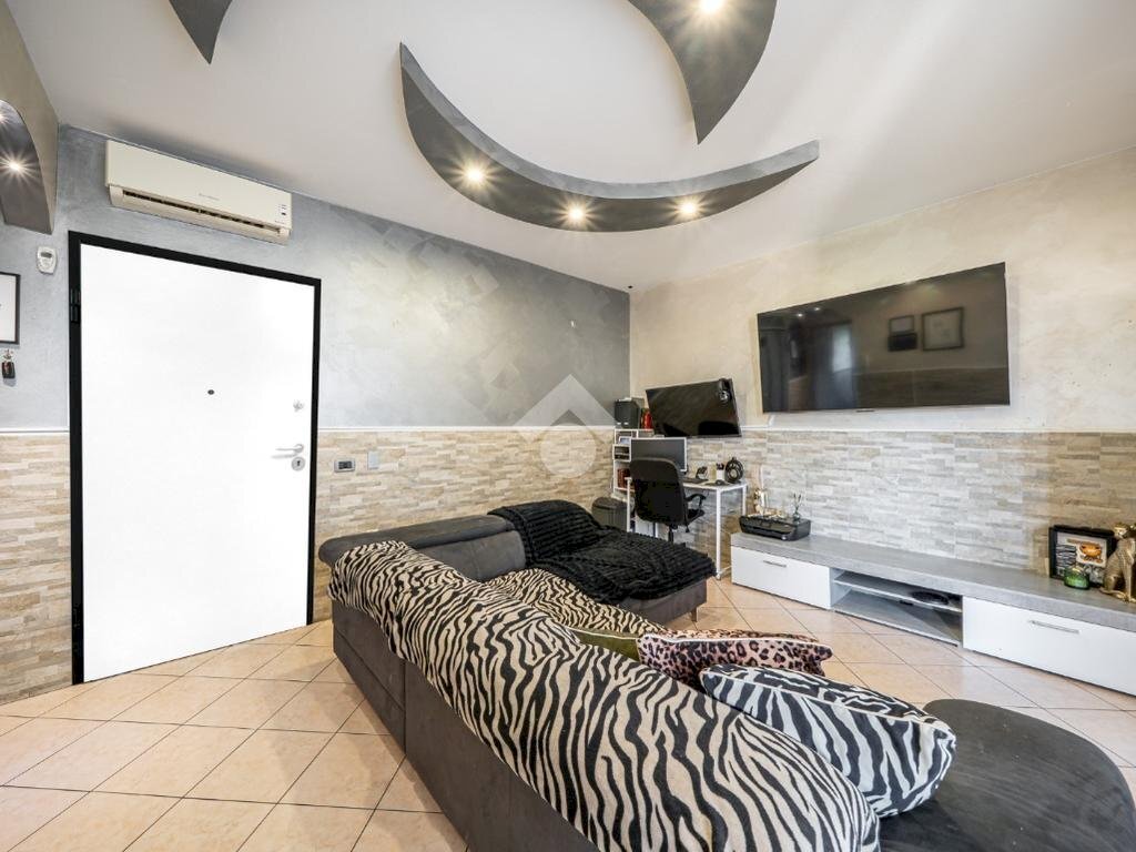 Three-room apartment Via Giambattista Vico, Reggio nell'Emilia - photo 1