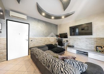 Three-room apartment Via Giambattista Vico, Reggio nell'Emilia - photo 1