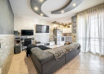 Three-room apartment Via Giambattista Vico, Reggio nell'Emilia - photo 2