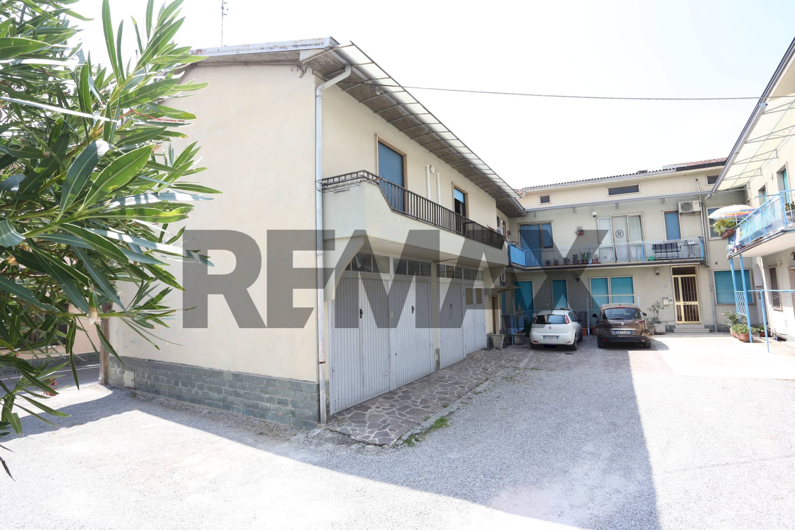 Edificio all\'aperto - Quadrilocale Via Giuseppe Garibaldi
 
7/B, Osio Sotto - foto 1
