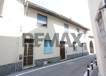 Edificio all\'aperto - Quadrilocale Via Giuseppe Garibaldi
 
7/B, Osio Sotto - foto 2