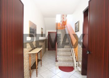 Scale - Quadrilocale Via Giuseppe Garibaldi
 
7/B, Osio Sotto - foto 4