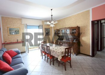 Sala da pranzo - Quadrilocale Via Giuseppe Garibaldi
 
7/B, Osio Sotto - foto 10