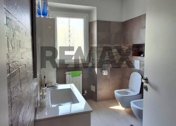 Bagno - Semi-detached house via cascina sant'anna
 
7, Bernareggio - photo 14