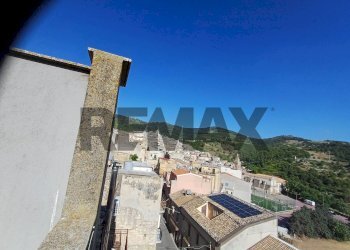 Edificio all\'aperto - Casa indipendente via Borgo Maddalena
 
26, Chiaramonte Gulfi - foto 14