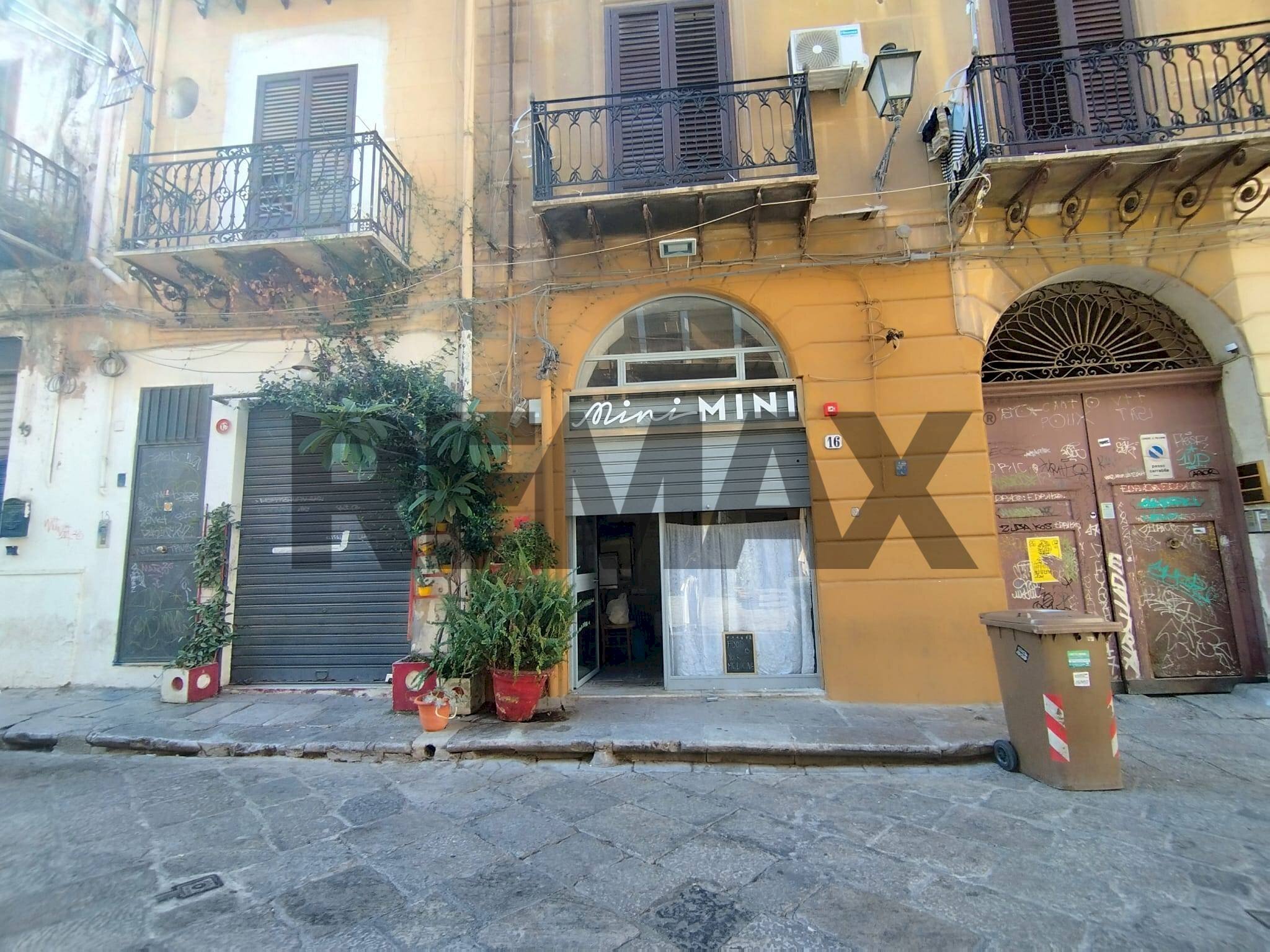 Edificio all\'aperto - Attività Commerciale Piazza Aragona
16, Palermo - foto 2