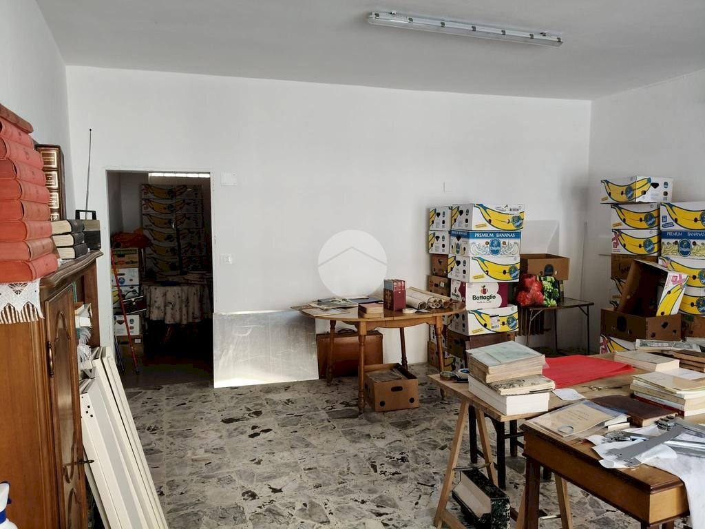Negozio Via Roma, Trinità - foto 1