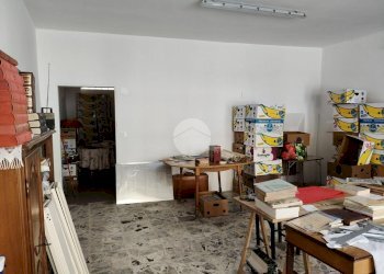 Negozio Via Roma, Trinità - foto 1