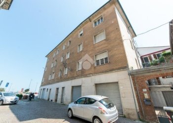 Four-room apartment Via Torino, Casale Monferrato - photo 1