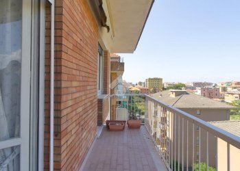 Four-room apartment Via Natale Paggi, Lavagna - photo 1