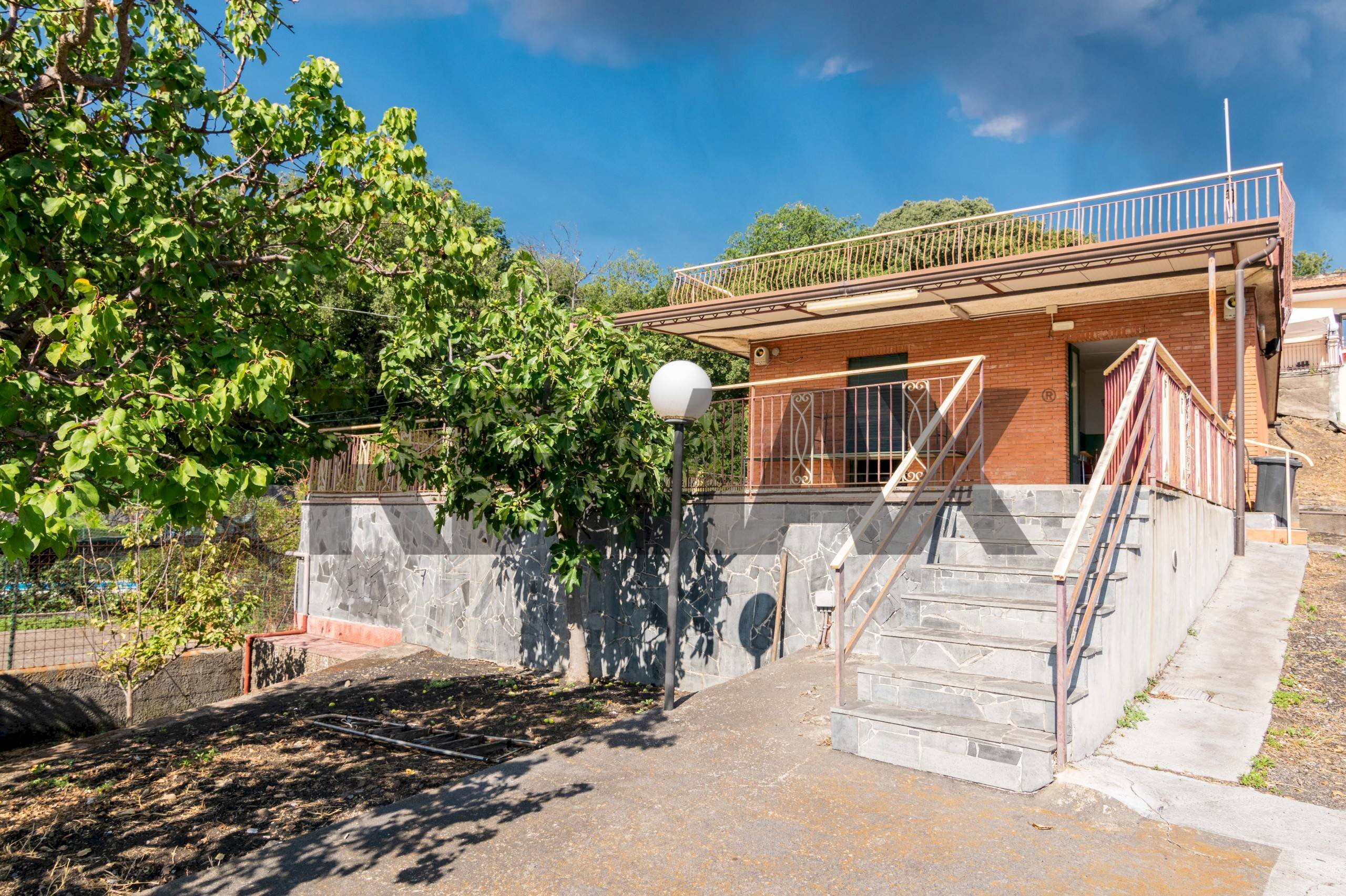Casa all\'aperto - Casa indipendente Via Bruno Giordano/Via Passopomo
 
30, Zafferana Etnea - foto 1