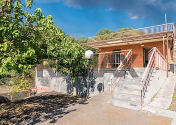 Casa all\'aperto - Casa indipendente Via Bruno Giordano/Via Passopomo
 
30, Zafferana Etnea - foto 1
