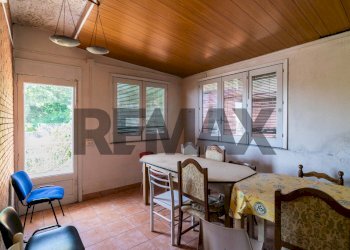 Sala da pranzo - Casa indipendente Via Bruno Giordano/Via Passopomo
 
30, Zafferana Etnea - foto 4