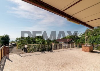 Terrazza - Casa indipendente Via Bruno Giordano/Via Passopomo
 
30, Zafferana Etnea - foto 14