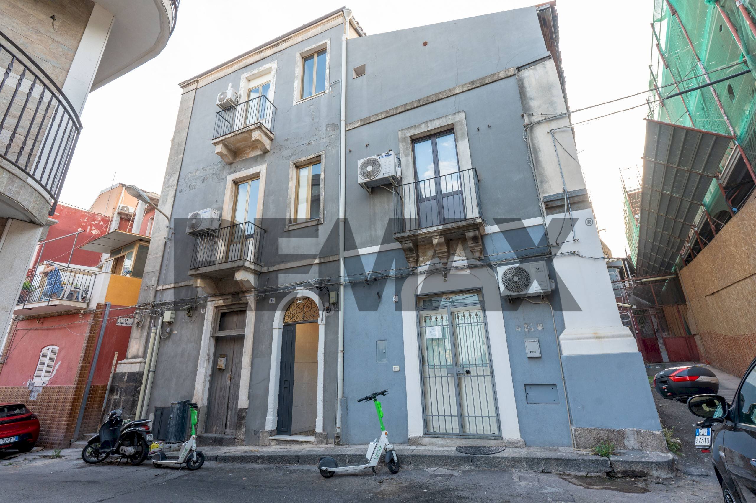 Edificio all\'aperto - Casa indipendente Via  Ospedale Vecchio
 
35, Catania - foto 1