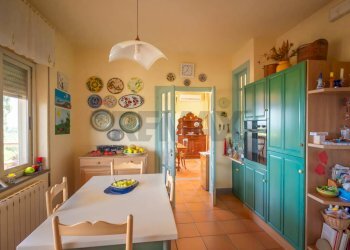 Sala da pranzo - Villa pasteria
 
19/E, Calatabiano - photo 55