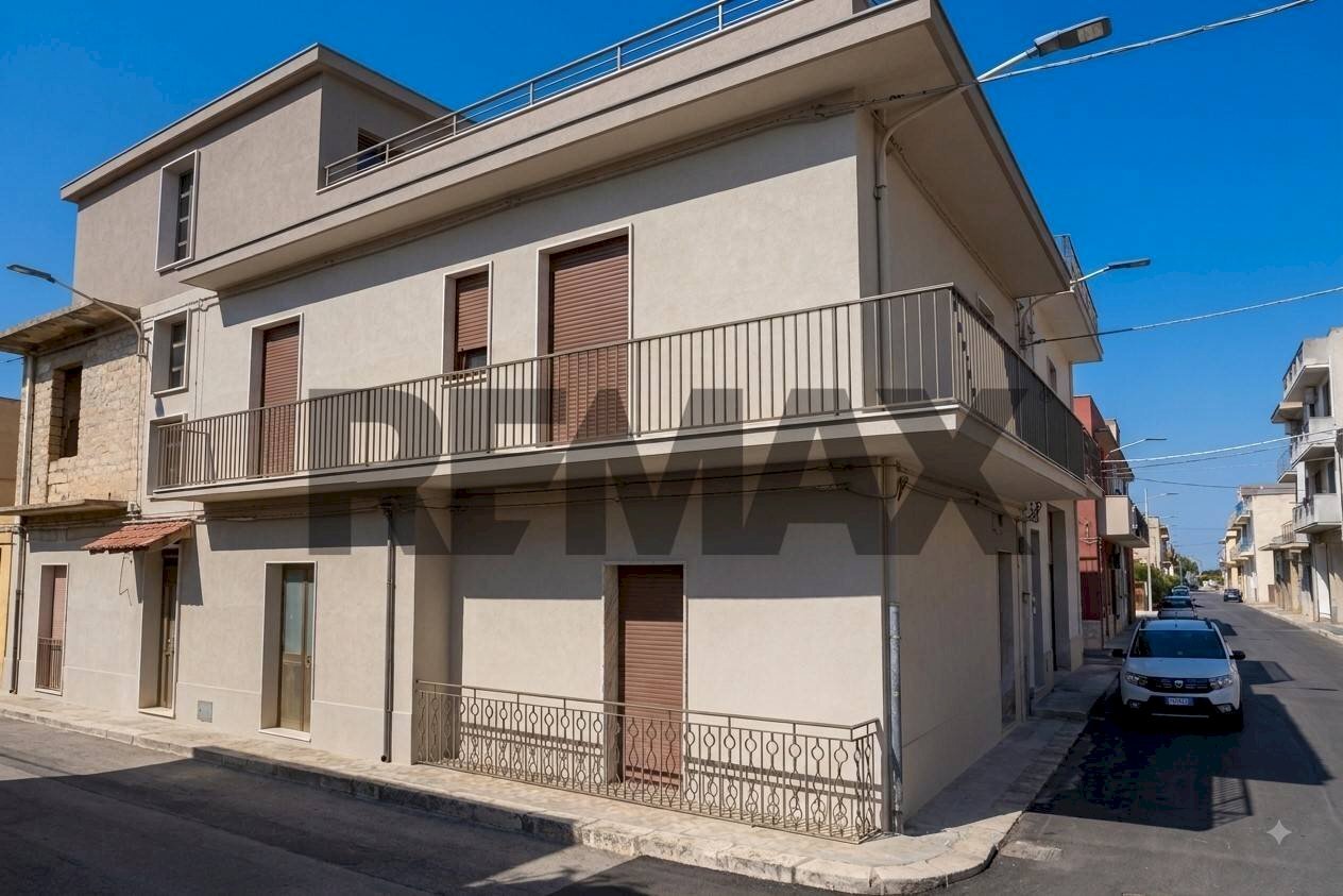 Edificio all\'aperto - Casa indipendente Via Paolo Braccini angolo Via XXV Aprile
 
19, Comiso - foto 1