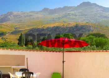 Vista delle montagne - Semi-detached house Via Vincenzo Badalucco
 
40, Valderice - photo 17