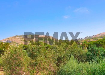 Vista delle montagne - Semi-detached house Via Vincenzo Badalucco
 
40, Valderice - photo 19