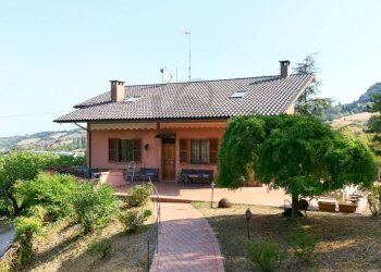 Facciata - Villa via Capicchio, 69, San Leo - photo 1