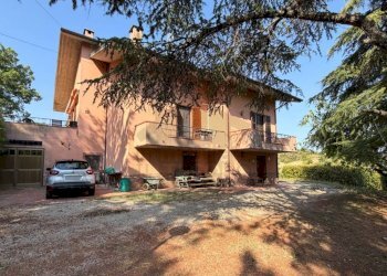 Facciata - Villa via Capicchio, 69, San Leo - photo 3