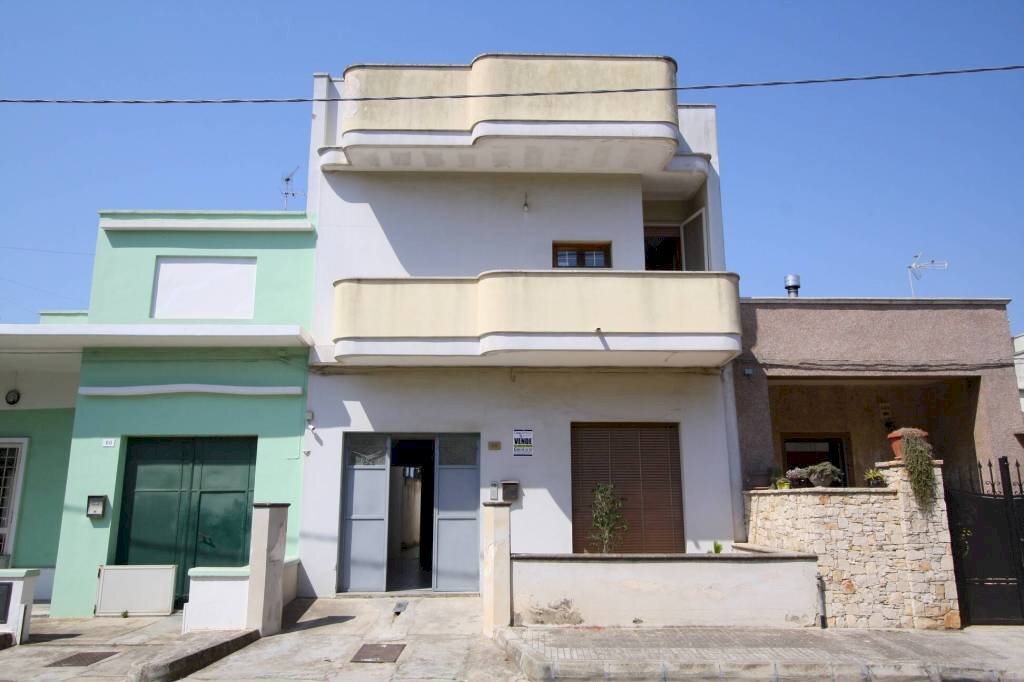 Facciata - Casa indipendente via Bolzano, Matino - foto 1