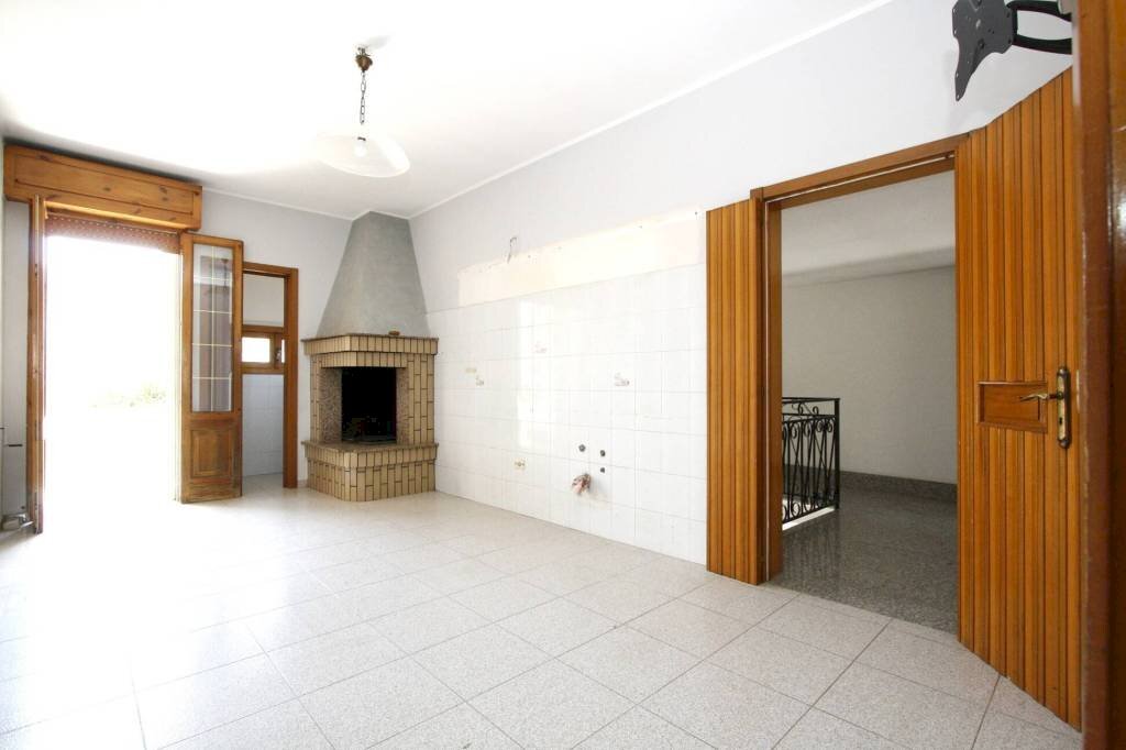 Cucina - Casa indipendente via Bolzano, Matino - foto 2