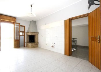 Cucina - Casa indipendente via Bolzano, Matino - foto 2