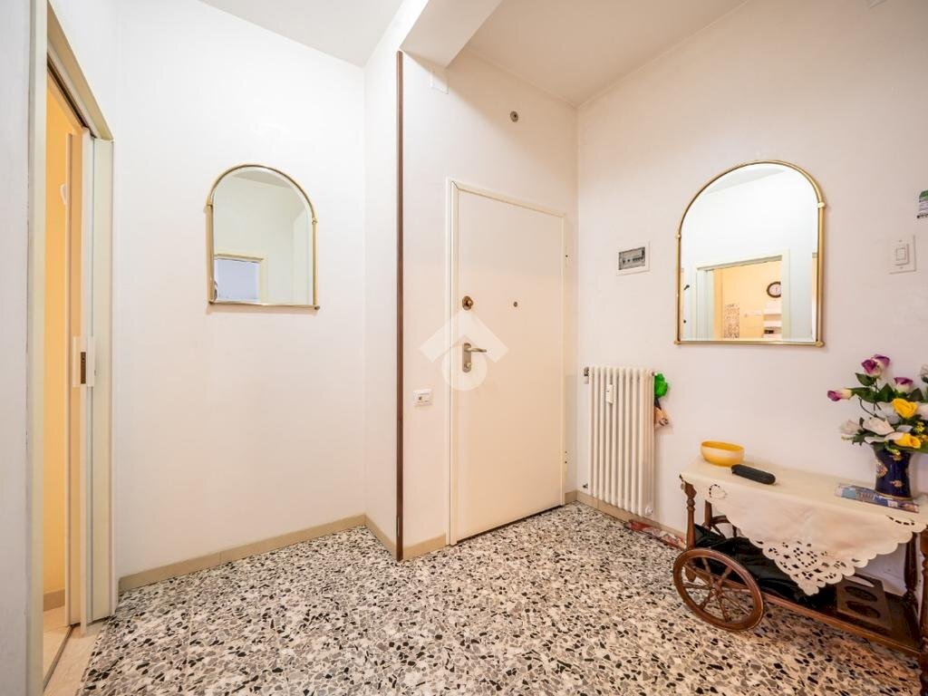 Four-room apartment Via Rivoluzione D'Ottobre, Reggio nell'Emilia - photo 2
