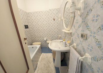 bagno con vasca - Appartamento Via Privata Serenella 23, Sanremo - foto 12