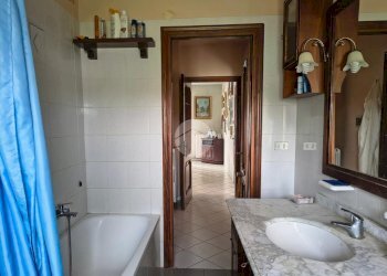 Four-room apartment Frazione Veglia, Cherasco - photo 8