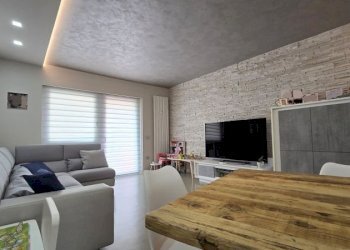Appartamento Via Chambery, Aosta - foto 1