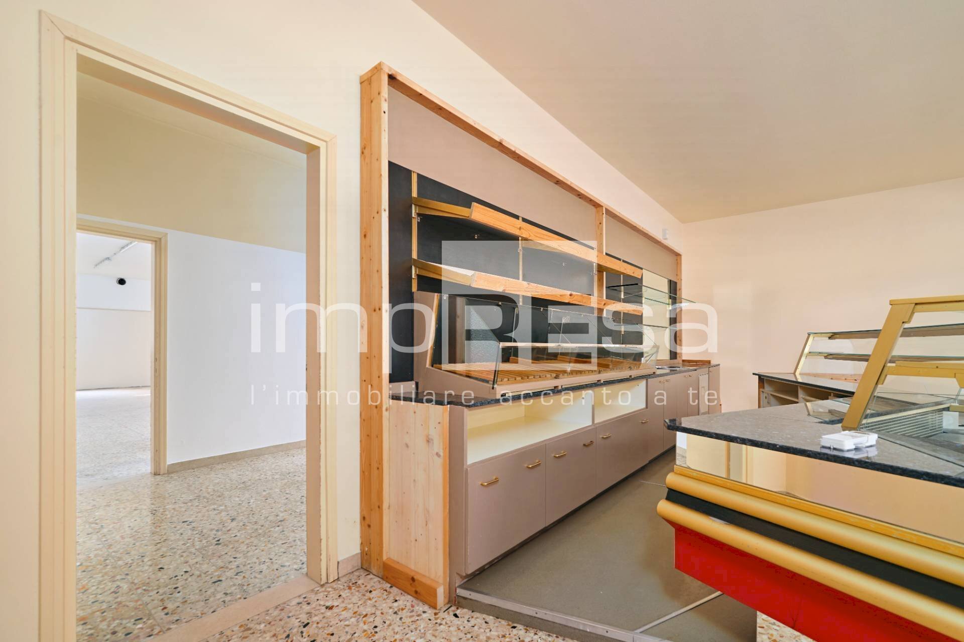 Foto 2 - Commercial Premises via Baracca
4, Paese - photo 2