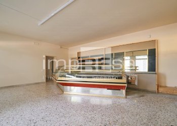Foto 1 - Commercial Premises via Baracca
 
4, Paese - photo 1