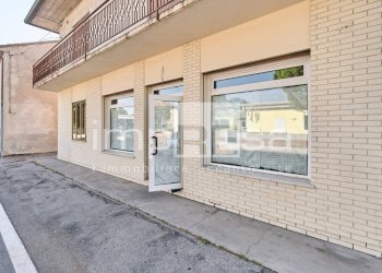 Foto 3 - Commercial Premises via Baracca
 
4, Paese - photo 3