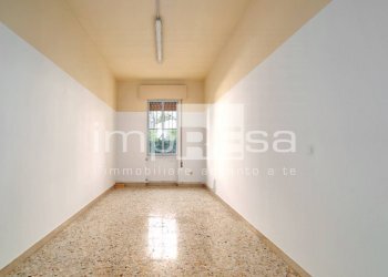 Foto 6 - Commercial Premises via Baracca
 
4, Paese - photo 6