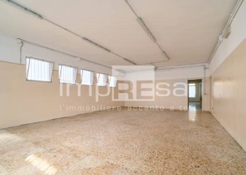 Foto 10 - Commercial Premises via Baracca
 
4, Paese - photo 10