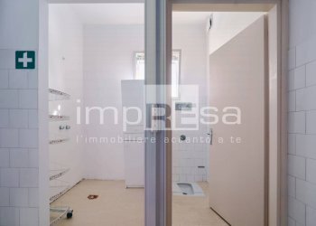 Foto 12 - Commercial Premises via Baracca
 
4, Paese - photo 12