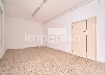 Foto 13 - Commercial Premises via Baracca
 
4, Paese - photo 13