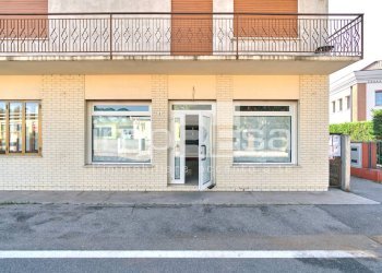 Foto 17 - Commercial Premises via Baracca
 
4, Paese - photo 17