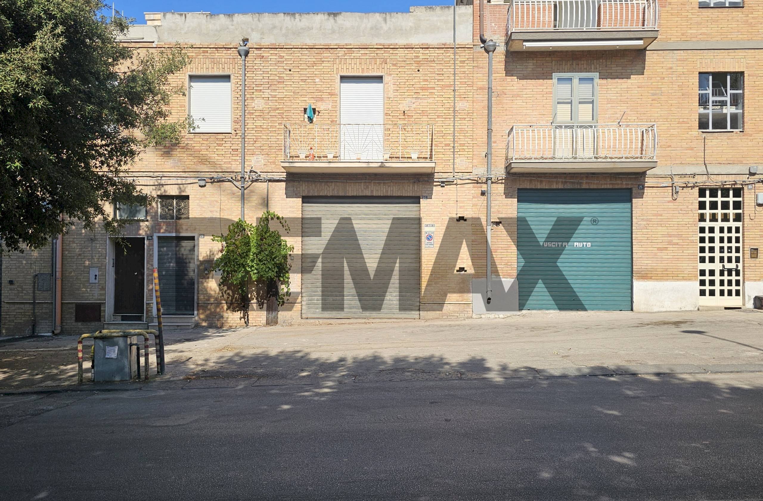 Edificio all\'aperto - Commercial Premises Viale Ferrovia
 
27, Lucera - photo 1
