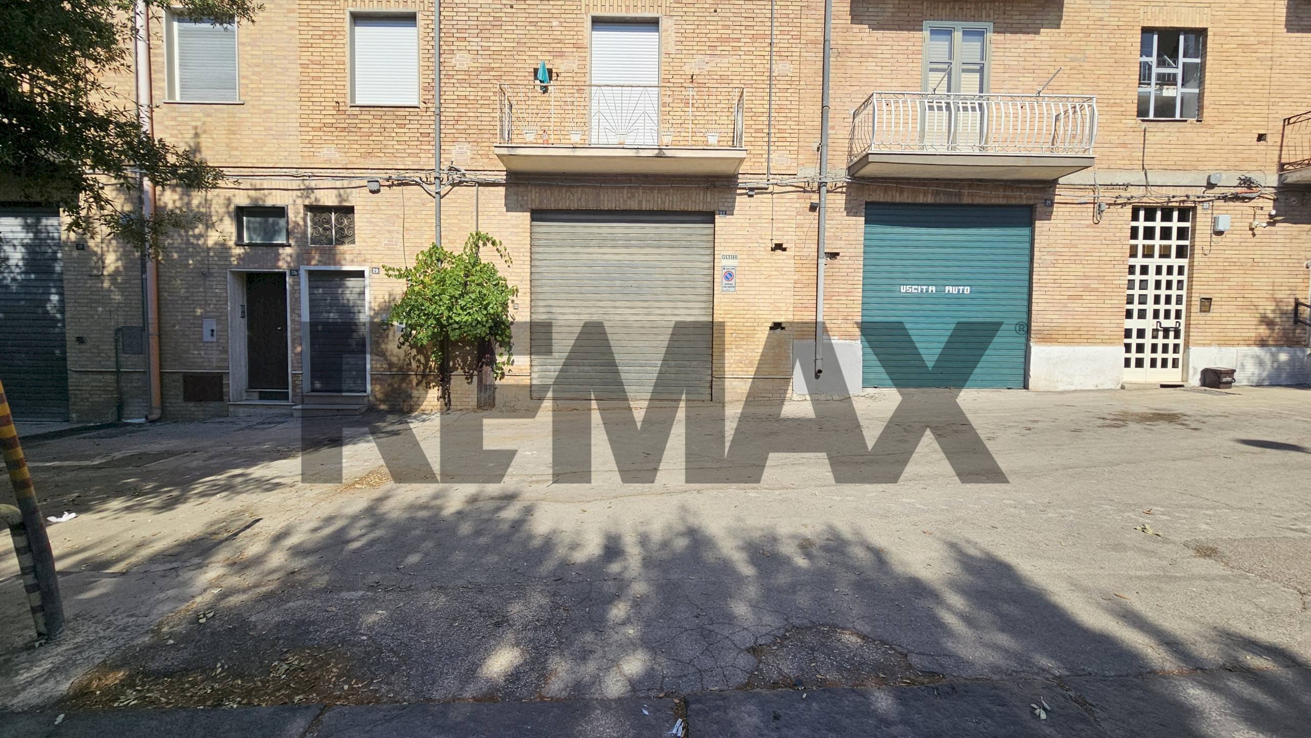 Edificio all\'aperto - Commercial Premises Viale Ferrovia
27, Lucera - photo 3