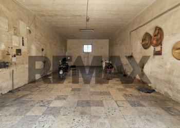 Hall / corridoio - Locale Commerciale Viale Ferrovia
27, Lucera - foto 9