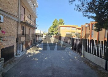 Edificio all\'aperto - Locale Commerciale Viale Ferrovia
27, Lucera - foto 17