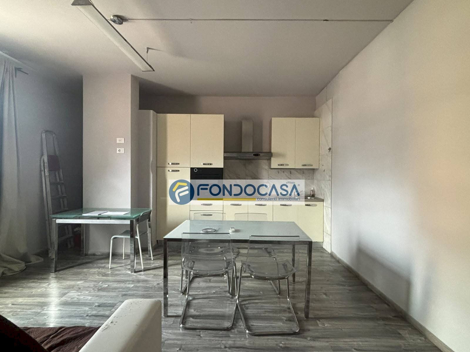 Soggiorno - Three-room apartment via cavour, Carrara - photo 2