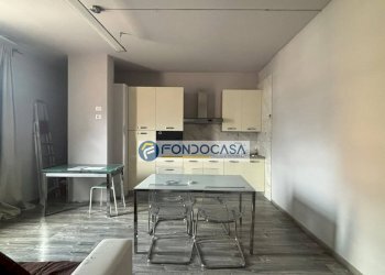 Soggiorno - Three-room apartment via cavour, Carrara - photo 2
